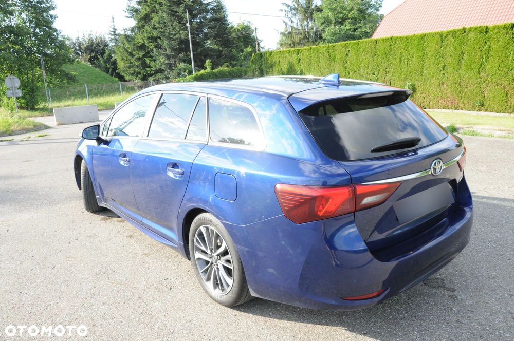 Toyota Avensis 2.0 Premium MS - 17