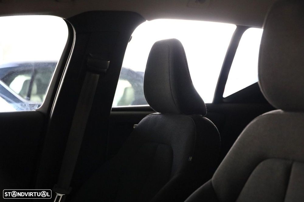 Volvo XC 40 1.5 T2 Momentum Core Geartronic - 6