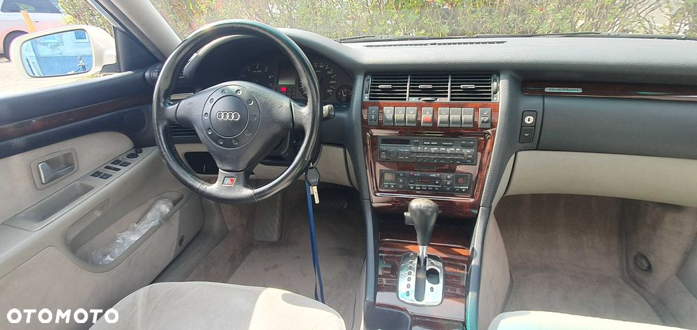 Audi A8 - 6