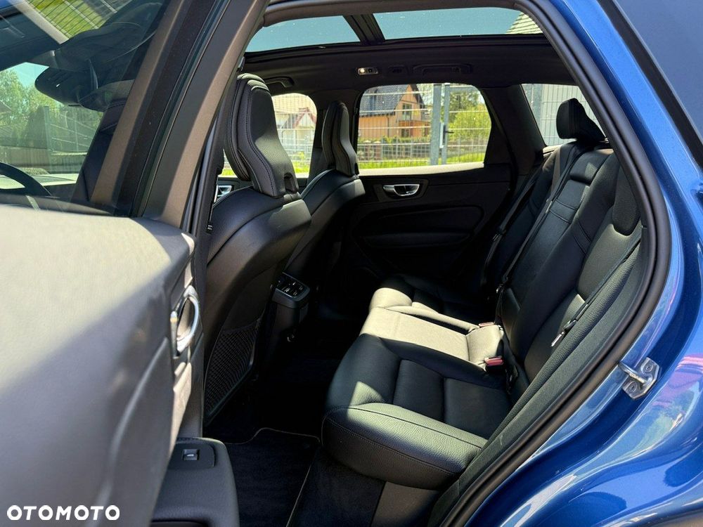 Volvo XC 60 D5 SCR AWD R-Design - 20