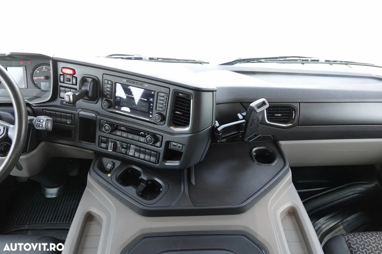 Scania P 370 XT / 6x4 / BASCULANTE / HYDROBOARD / BORDMATIC / 2021 - 35