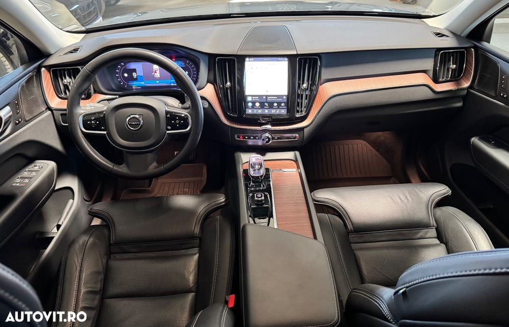 Volvo XC 60 B5 AT AWD MHEV Ultra Black Edition - 18