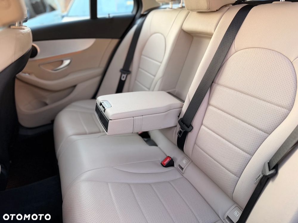 Mercedes-Benz Klasa C 200 4-Matic 7G-TRONIC - 32