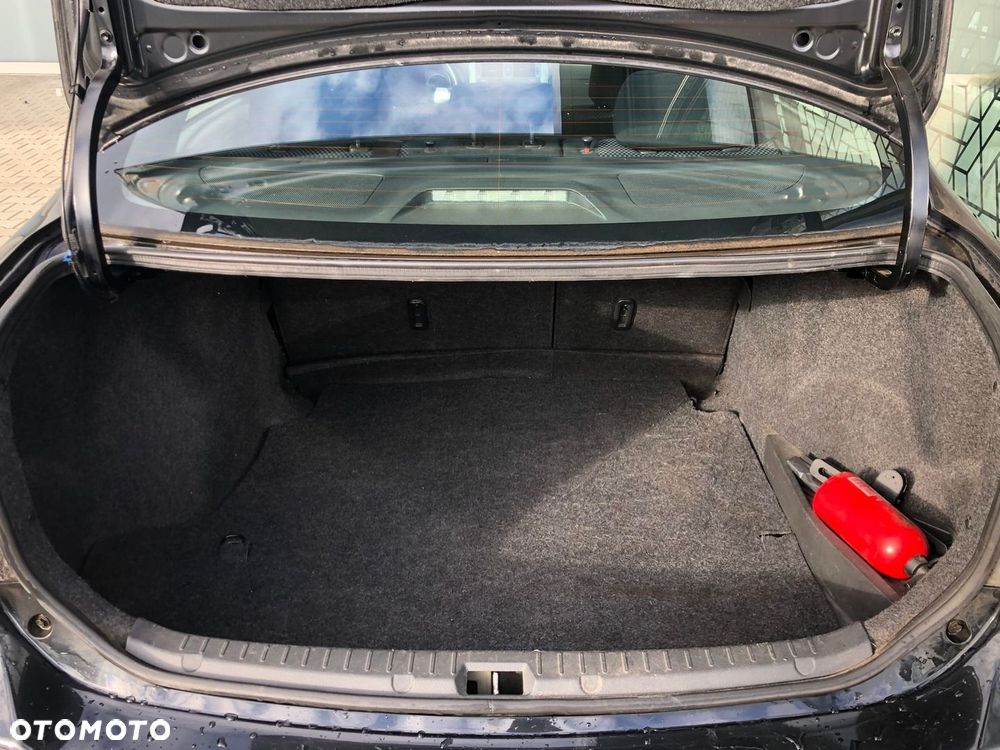Toyota Corolla 1.6 Premium + - 27