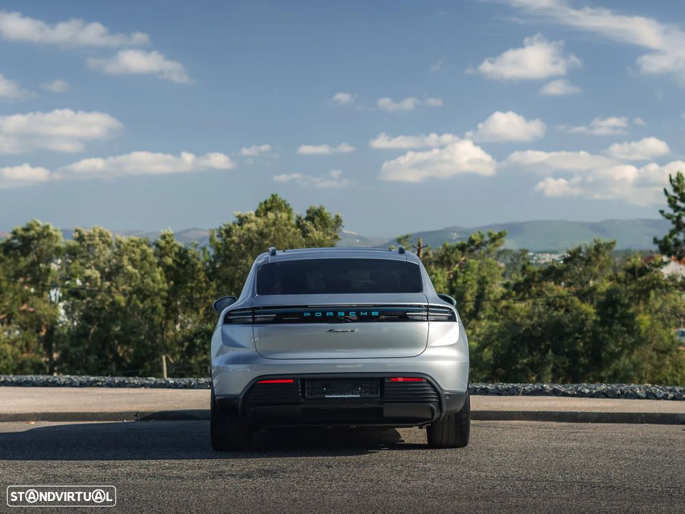 Porsche Macan Electric 4 - 6