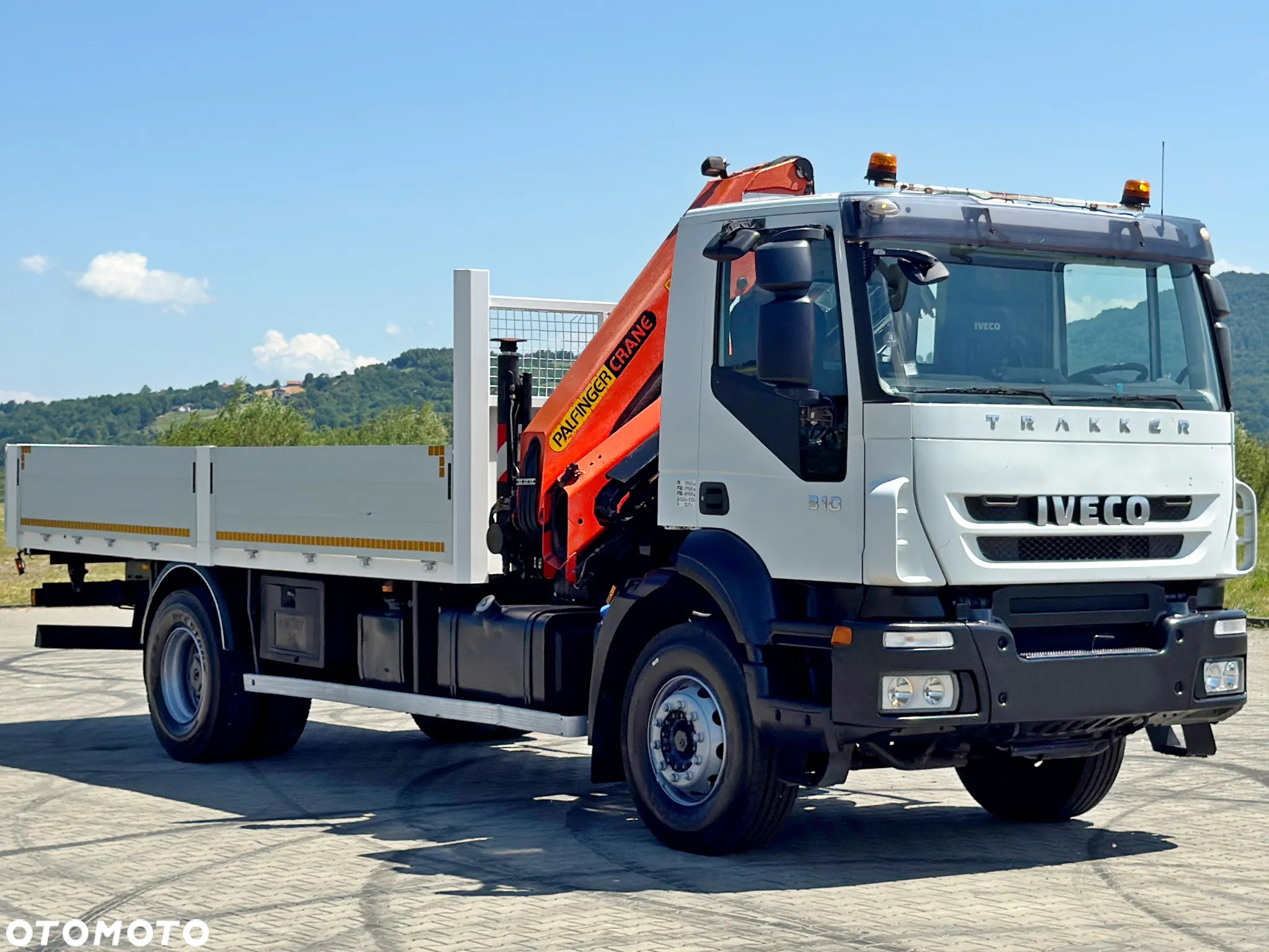 Iveco TRAKKER 310 * SKRZYNIA 6,00 m + PK 15500 * STAN BDB - 4