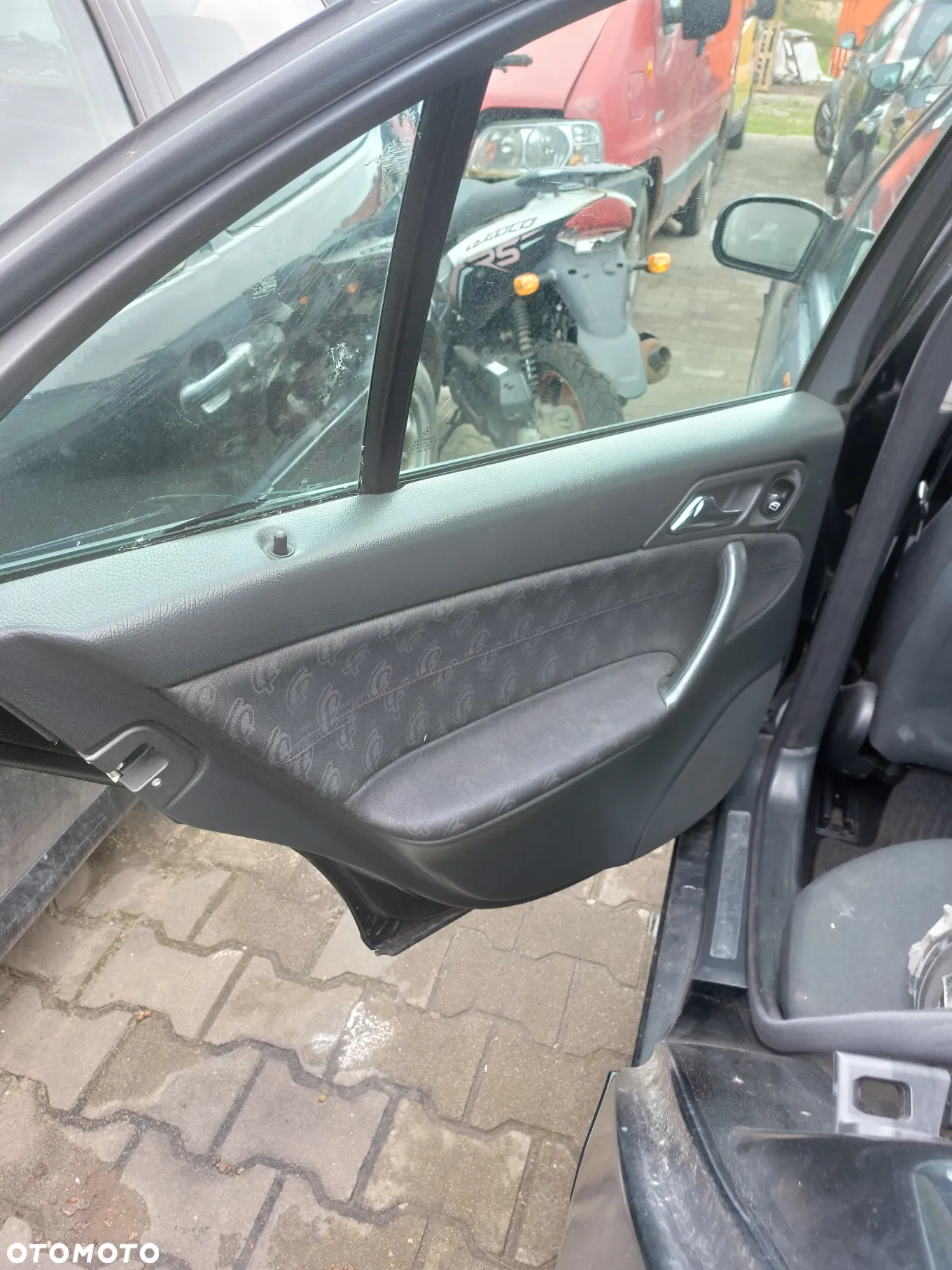 Mercedes  C 200 CDI 2003 r 2,2 D - 6