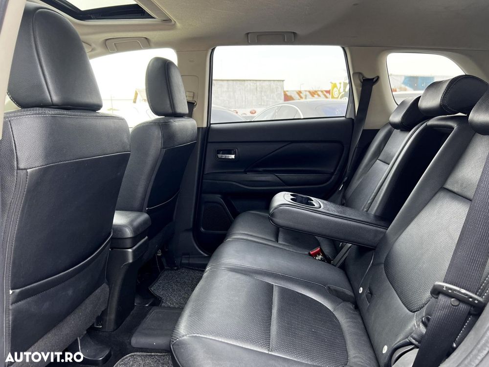 Mitsubishi Outlander - 30