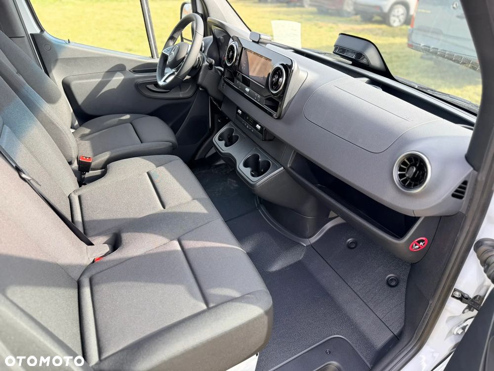 Mercedes-Benz Sprinter - 13