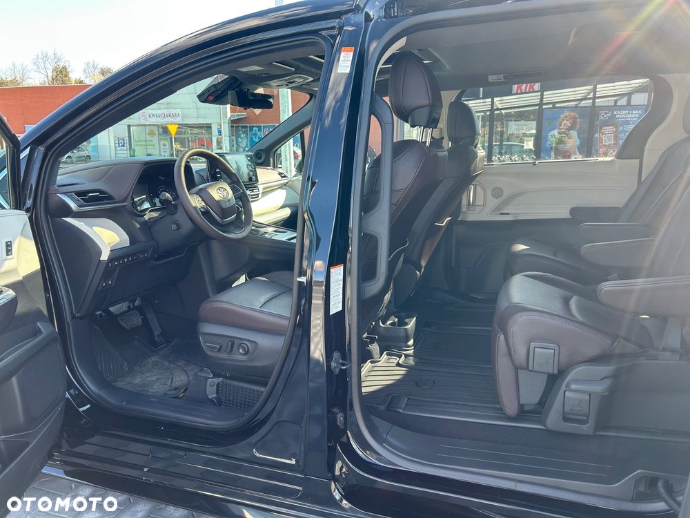 Toyota Sienna - 16