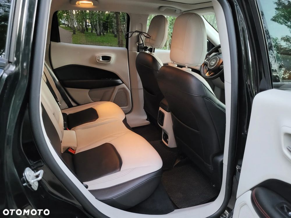 Jeep Compass - 23