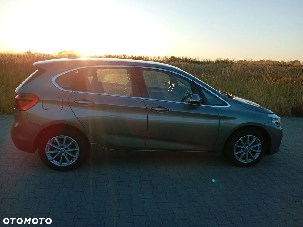 BMW Seria 2 218d - 11