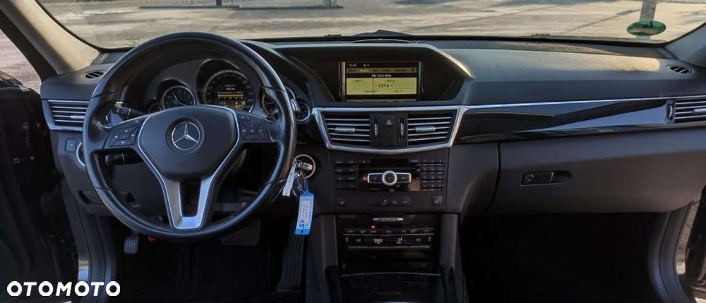 Mercedes-Benz Klasa E 250 CDI DPF BlueEFFICIENCY 7G-TRONIC Elegance - 24