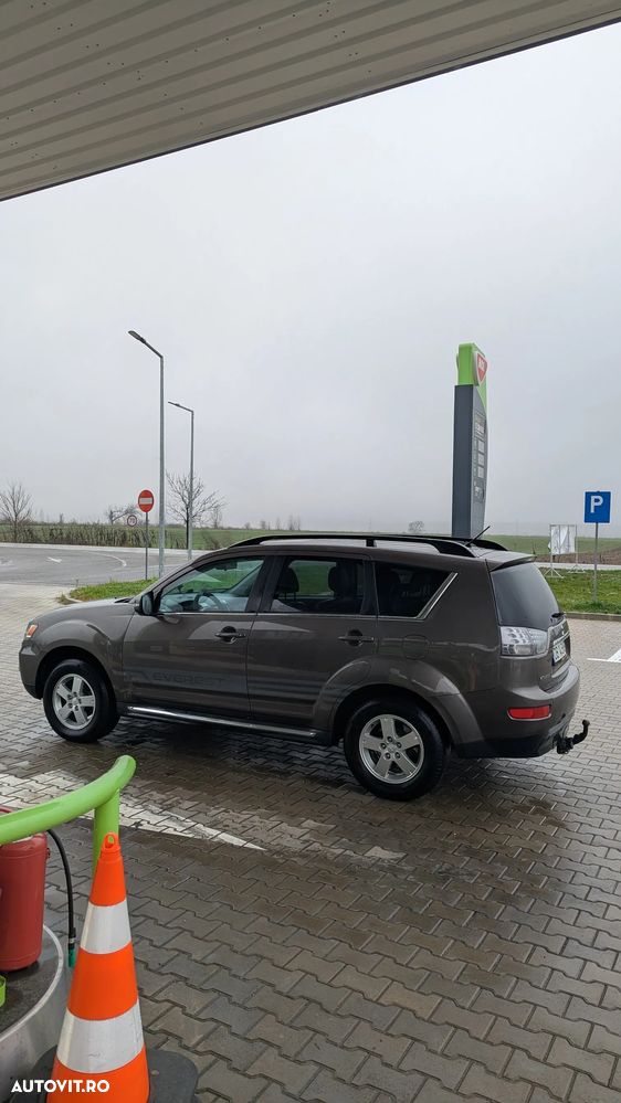 Mitsubishi Outlander - 13