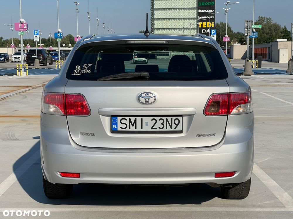 Toyota Avensis - 6