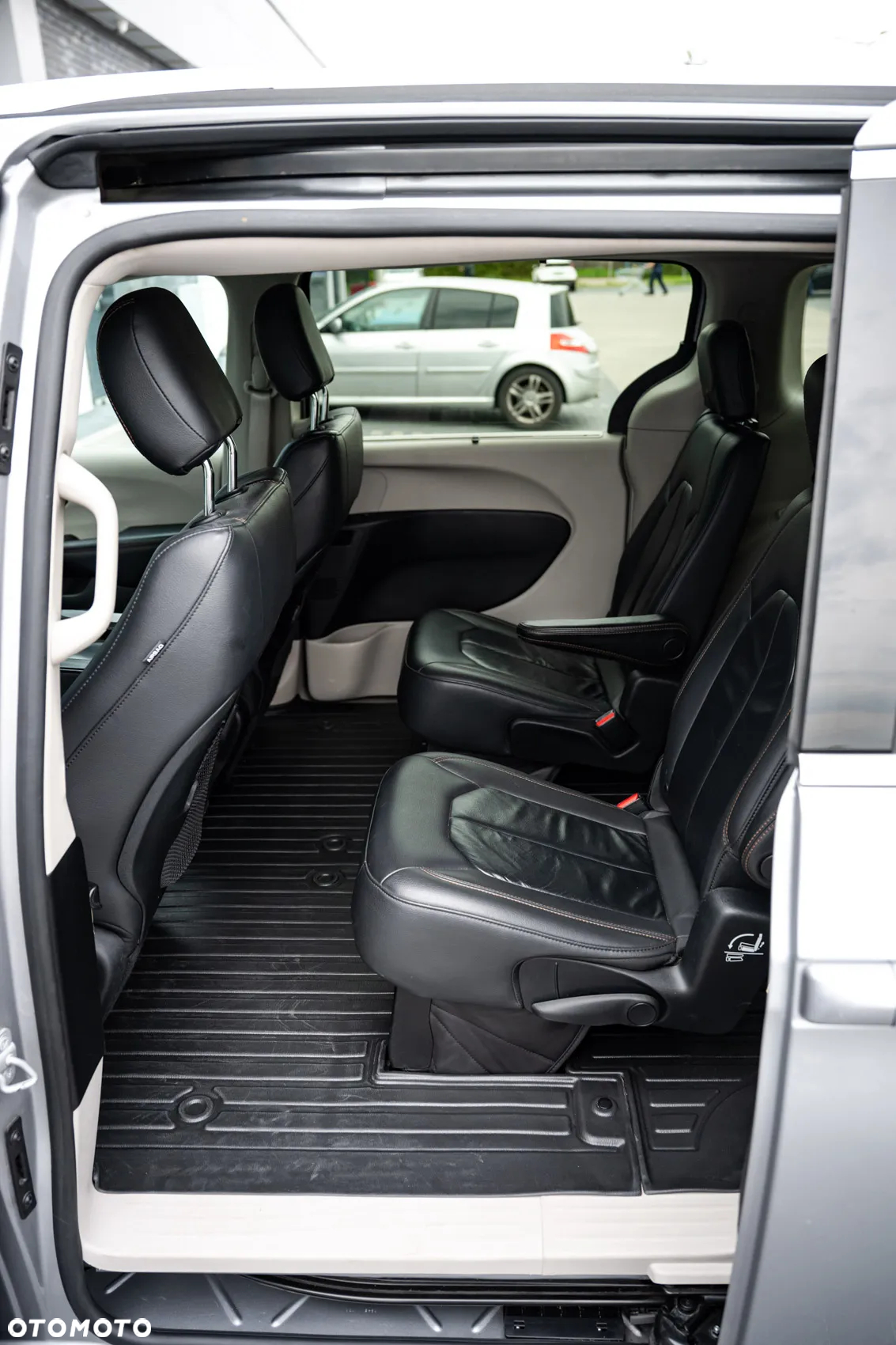 Chrysler Pacifica - 22