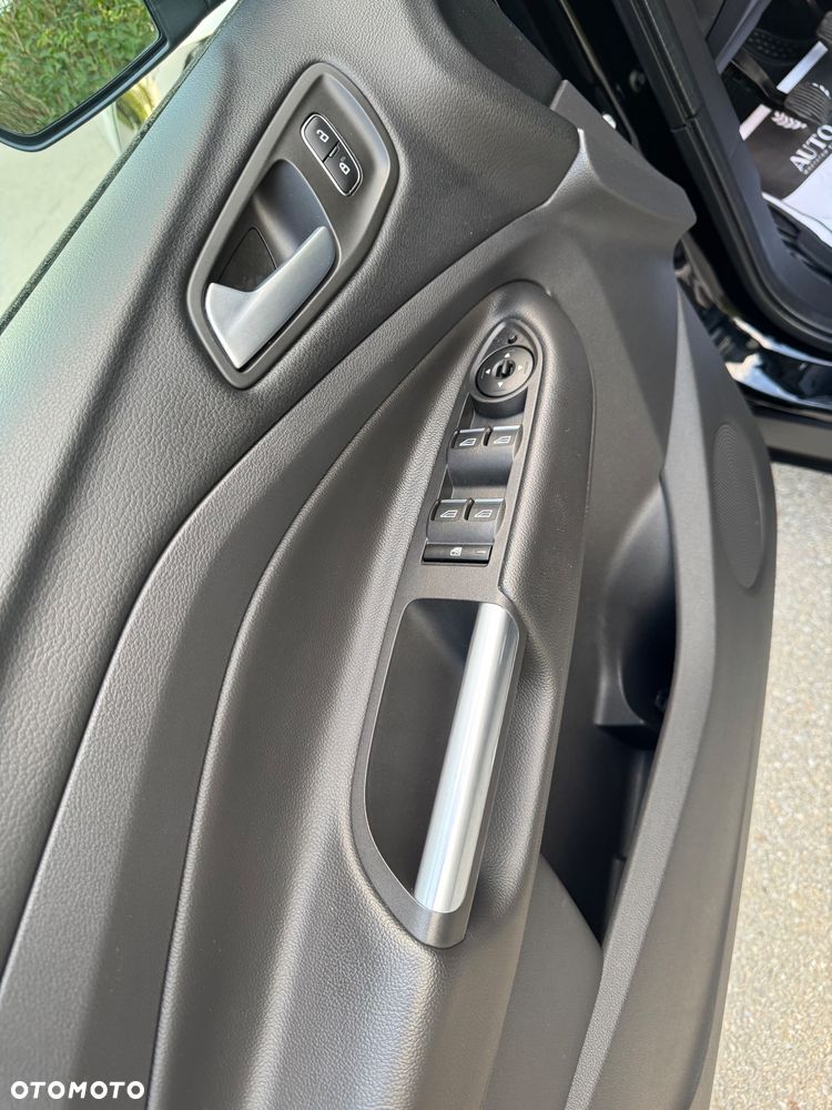 Ford Kuga 1.5 EcoBoost 2x4 Titanium - 24