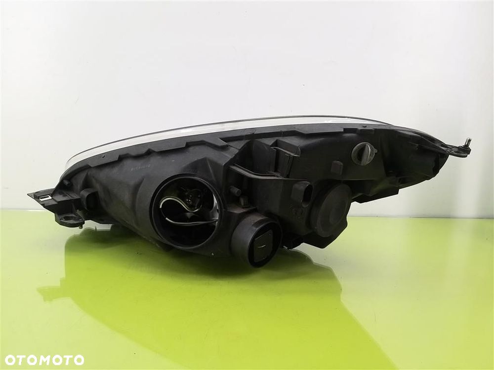 Reflektor lampa przód prawa Citroen C4 Picasso  2006-2013r CZARNY 085521125 - 2