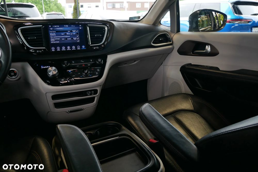Chrysler Pacifica - 18