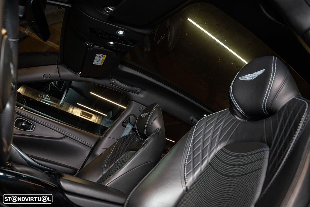Aston Martin DBX - 13