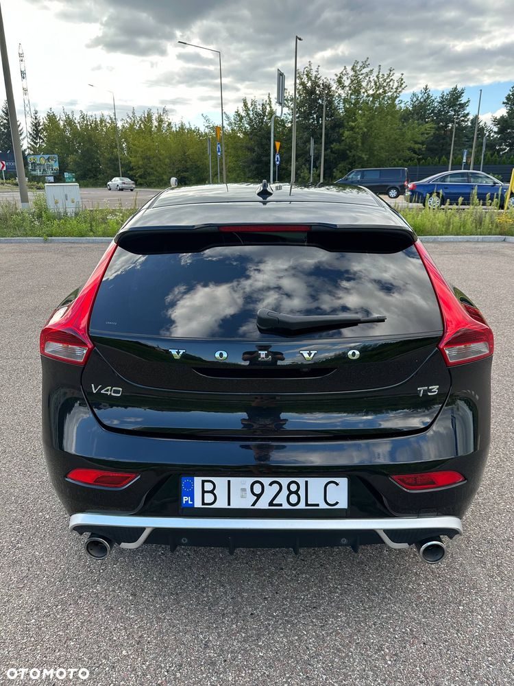 Volvo V40 T3 R Design - 10