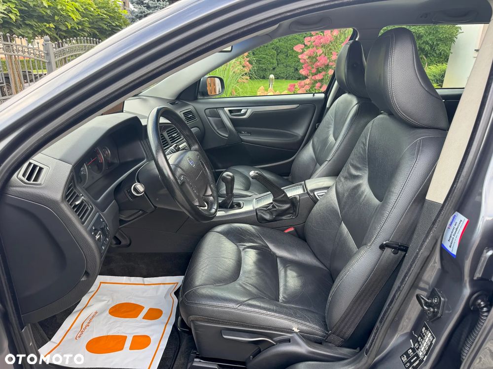 Volvo V70 2.4 Premium - 26