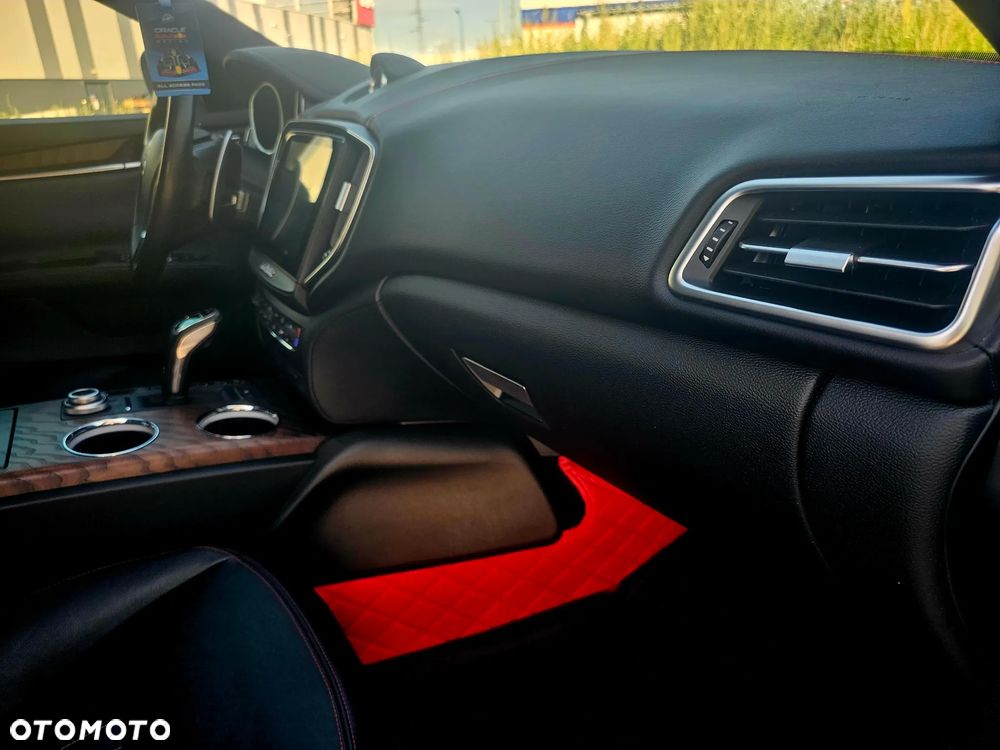 Maserati Ghibli S Modena - 21