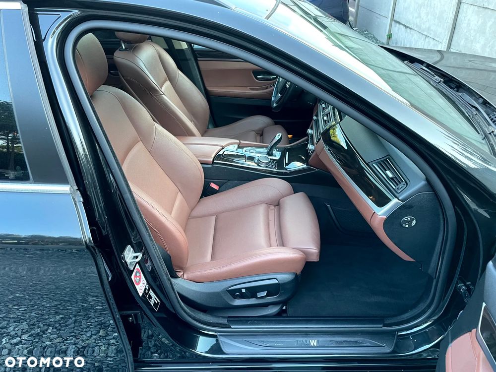 BMW Seria 5 520d xDrive - 23