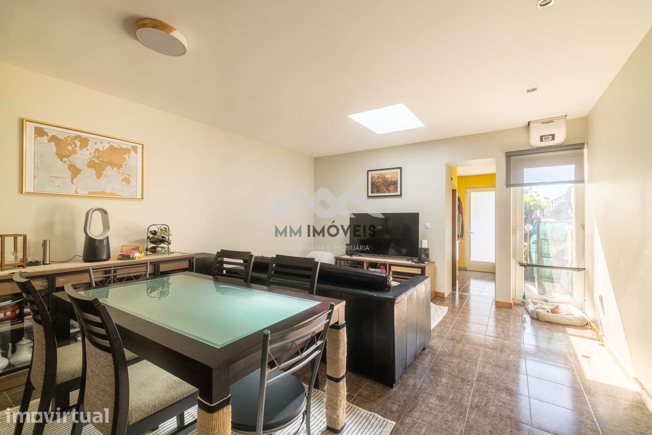 Moradia T2 | Renovada | Suite | Jardim | Excelente Exposição Solar - Grande imagem: 4/33