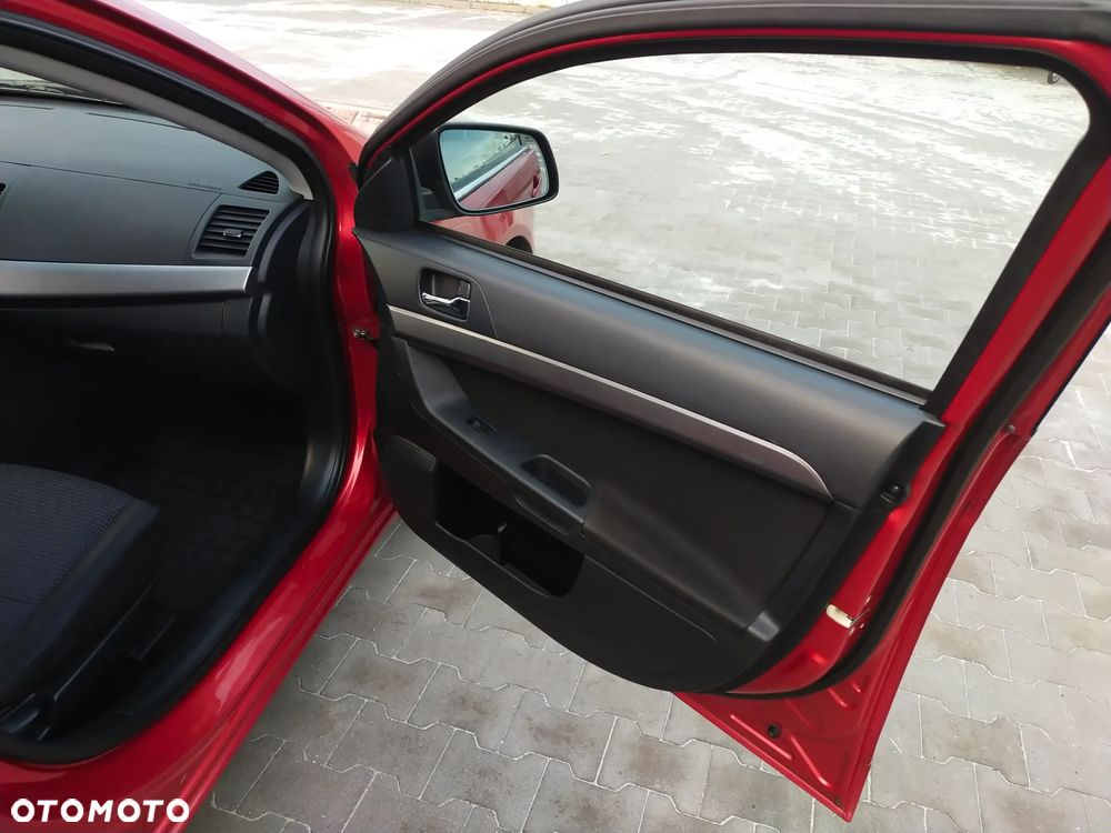 Mitsubishi Lancer 1.8 Intense - 12