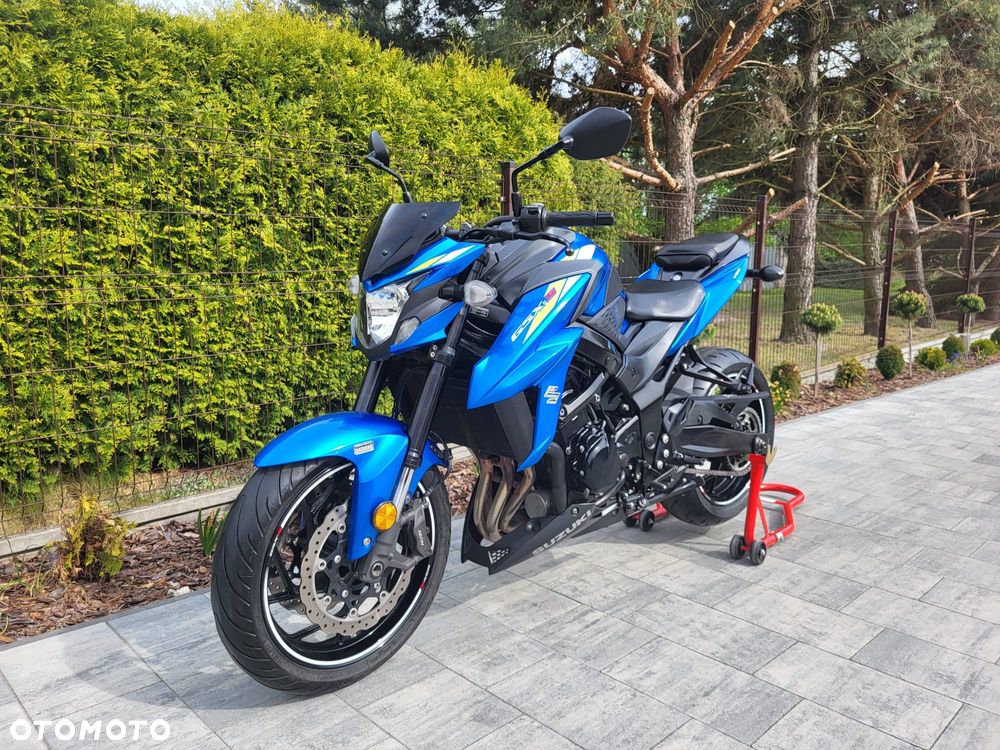 Suzuki GSX - 10