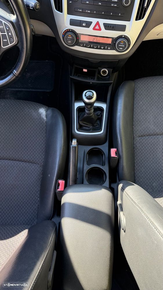 Kia Ceed 1.6 CRDi EX — fotografia 15