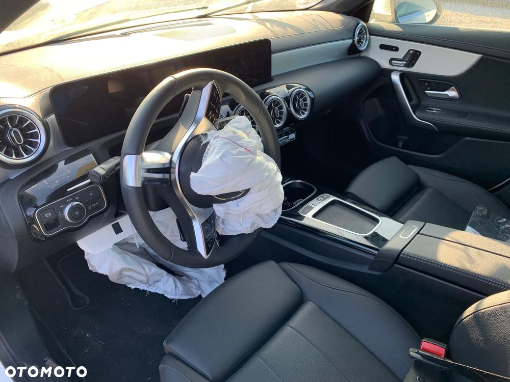 Mercedes-Benz CLA 250 4-Matic 7G-DCT - 13