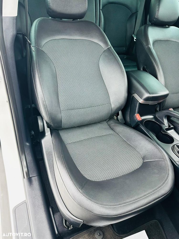 Hyundai ix35 1.7 CRDI 2WD blue Finale Gold - 23