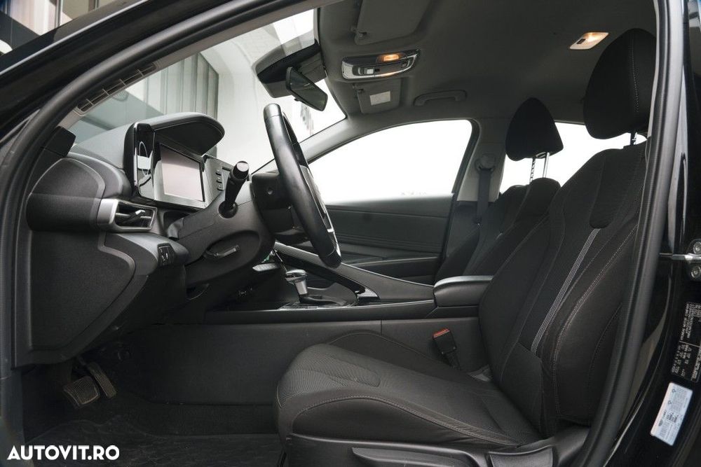Hyundai Elantra - 12