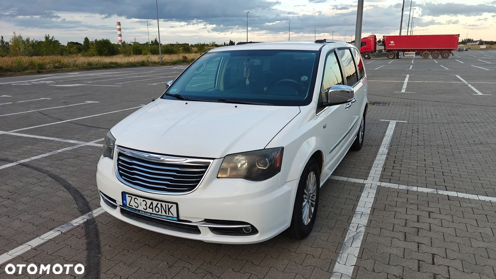 Chrysler Town & Country - 1