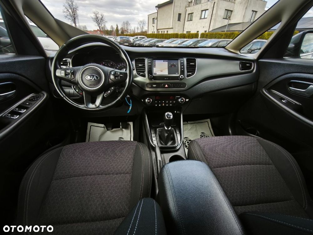 Kia Carens - 8