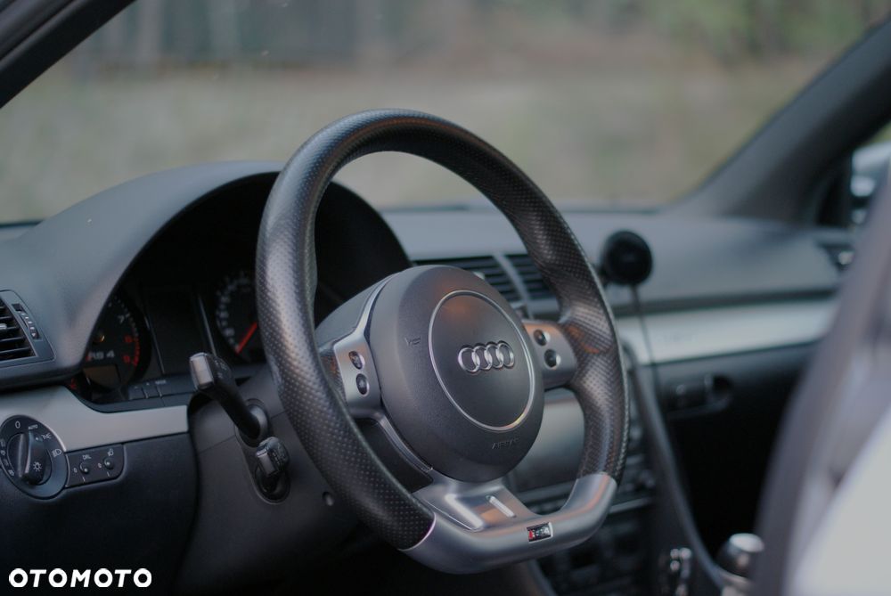 Audi RS4 Avant - 27