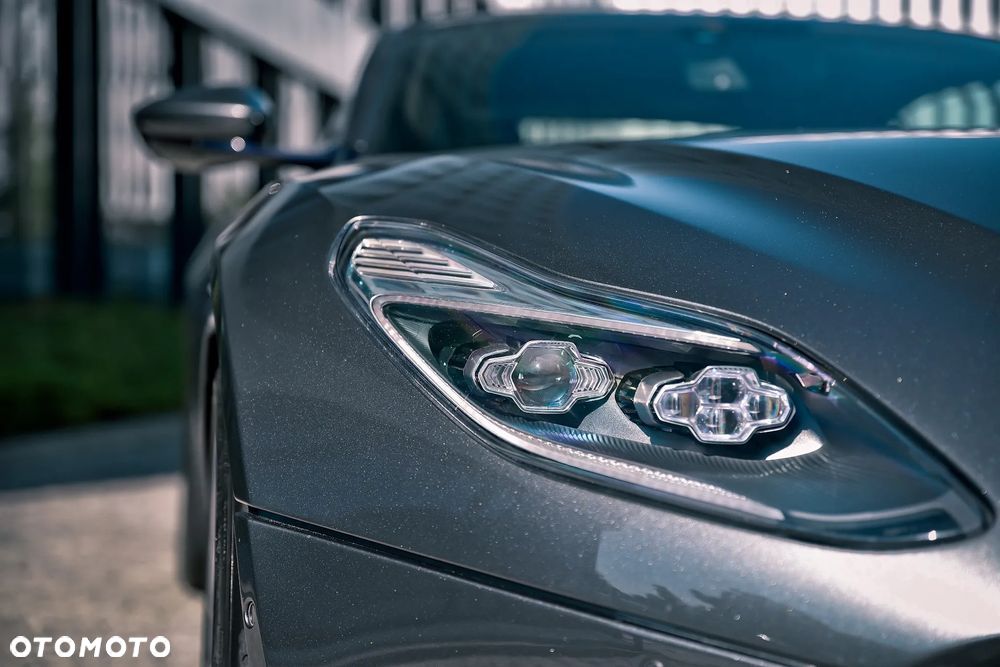 Aston Martin DB11 V8 Volante - 11