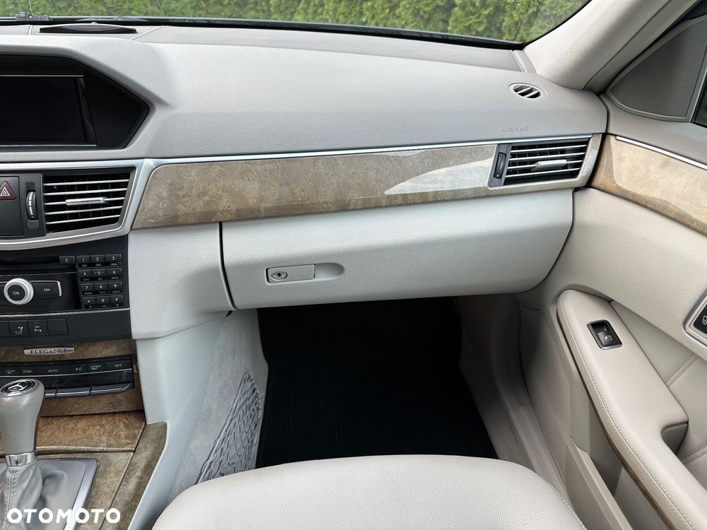 Mercedes-Benz Klasa E 250 T CDI 7G-TRONIC Elegance - 18