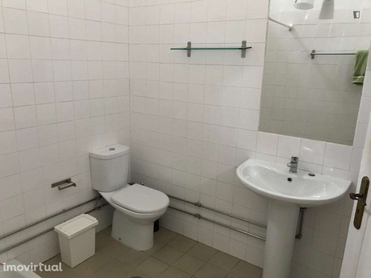 Quarto - localizado em Covilha - Grande imagem: 2/6