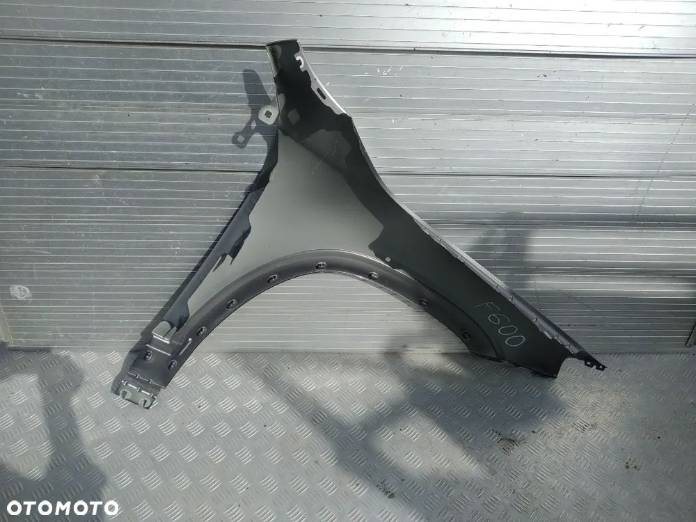 F600 LEWY BŁOTNIK MERCEDES  W247 - 3