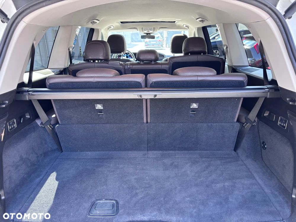 Mercedes-Benz GLS - 32