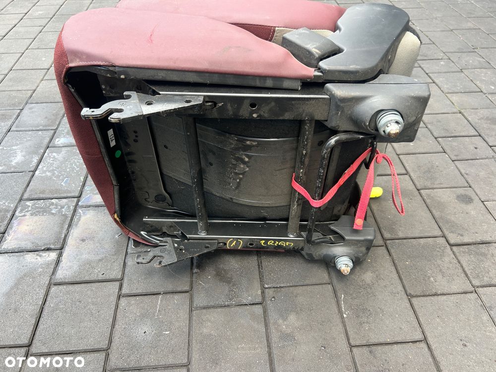 Fotel Prawy Drugi trzeci rząd Citroen Berlingo Partner - 3