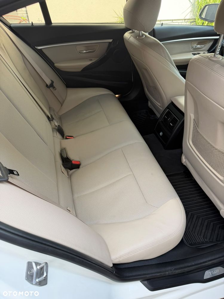 BMW Seria 3 320d xDrive Sport Line - 9