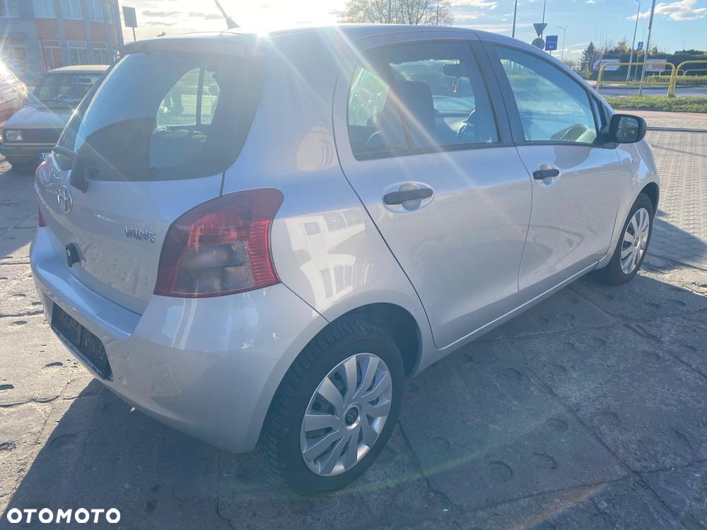 Toyota Yaris 1.3 VVT-i Executive - 3