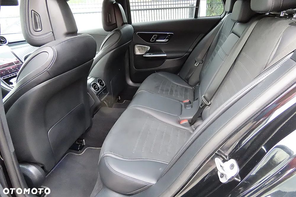 Mercedes-Benz Klasa C 220 d 4Matic 9G-TRONIC Edition AMG Line - 26