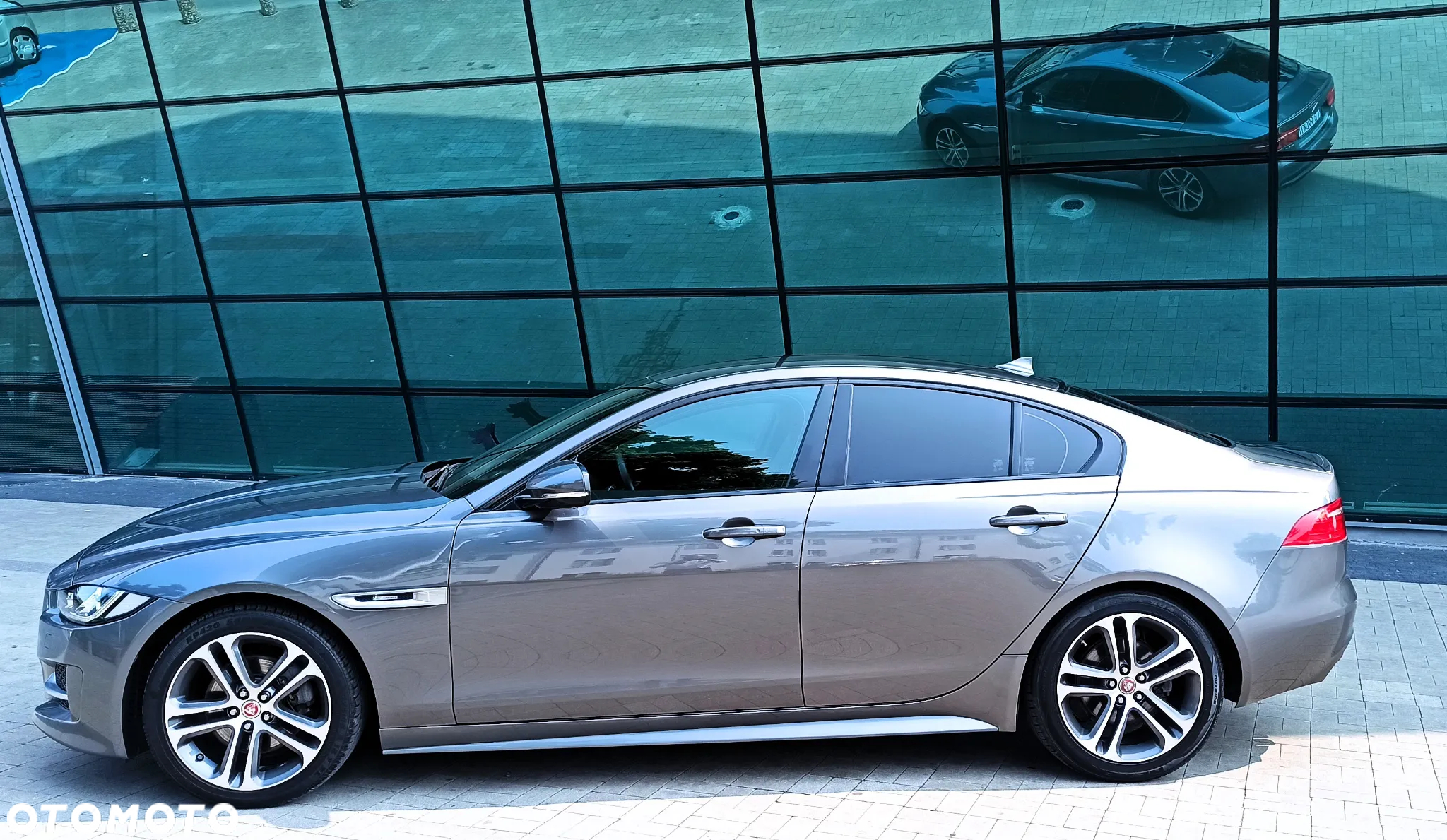 Jaguar XE 2.0 D R-Sport - 9