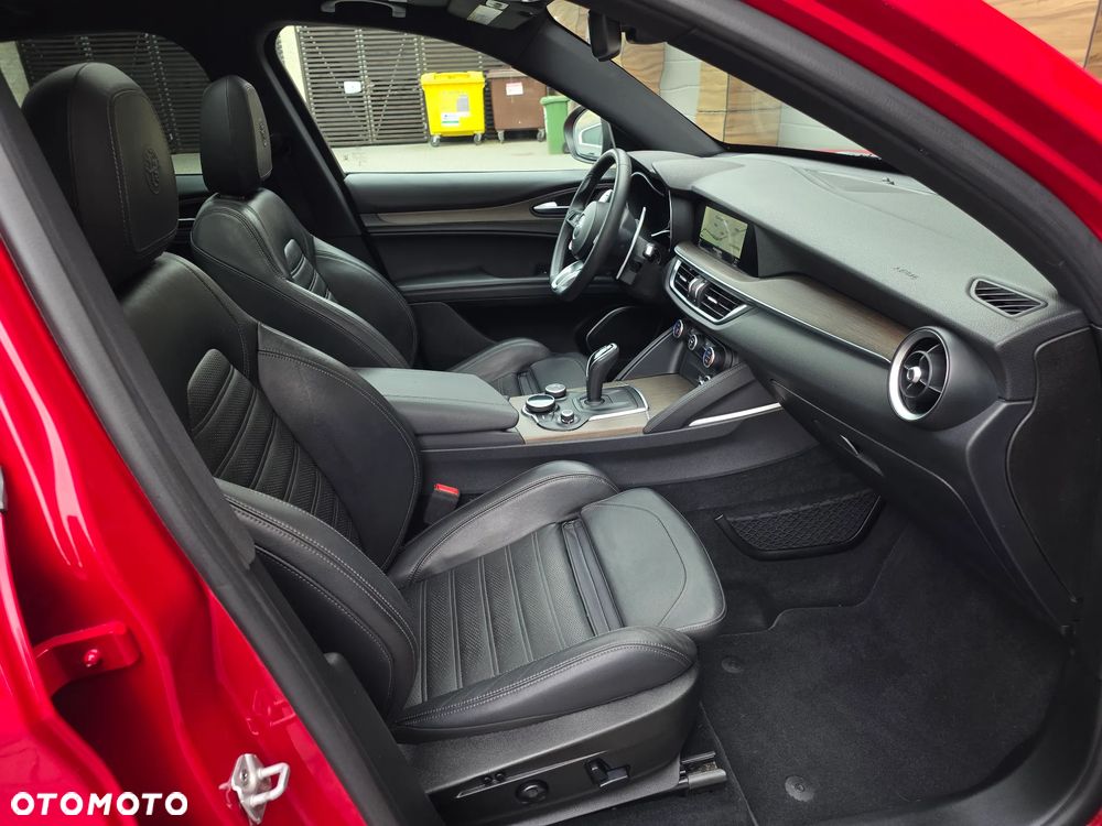 Alfa Romeo Stelvio 2.0 Turbo 16V AT8-Q4 First Edition - 29