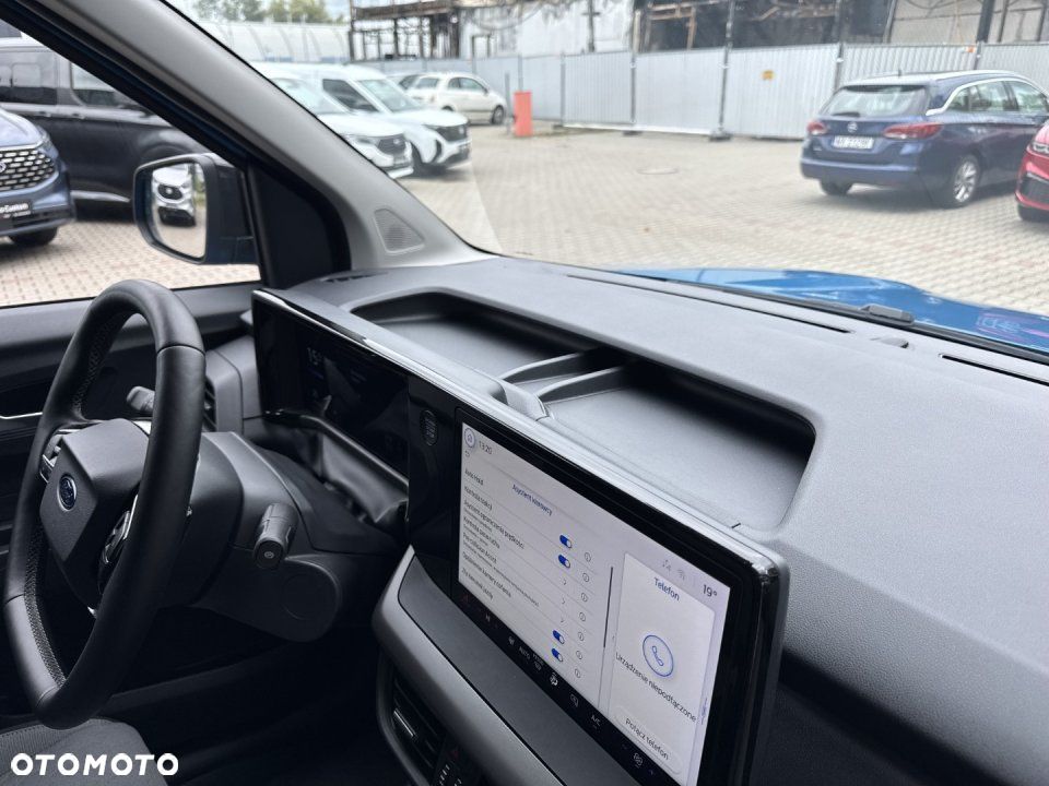 Ford Transit Courier - 32